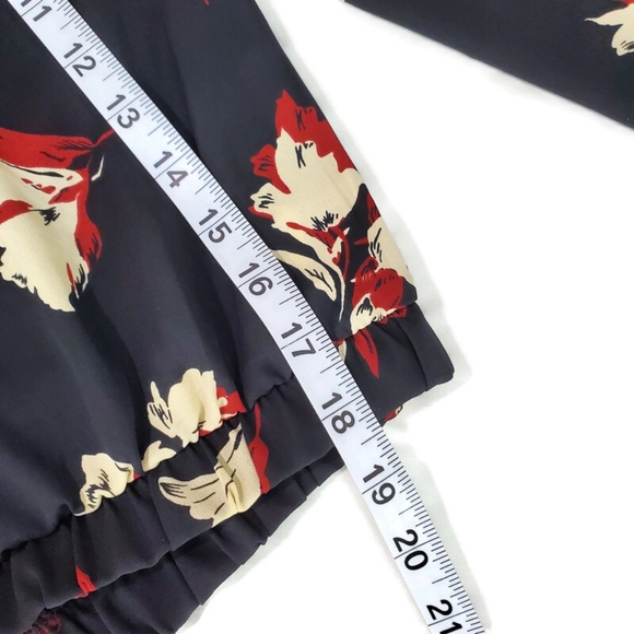 Sienna Sky Cropped Bell Sleeve Tie Neck Bow Blouse Size XS Fall Autumn Black NWT - Picture 4 of 11